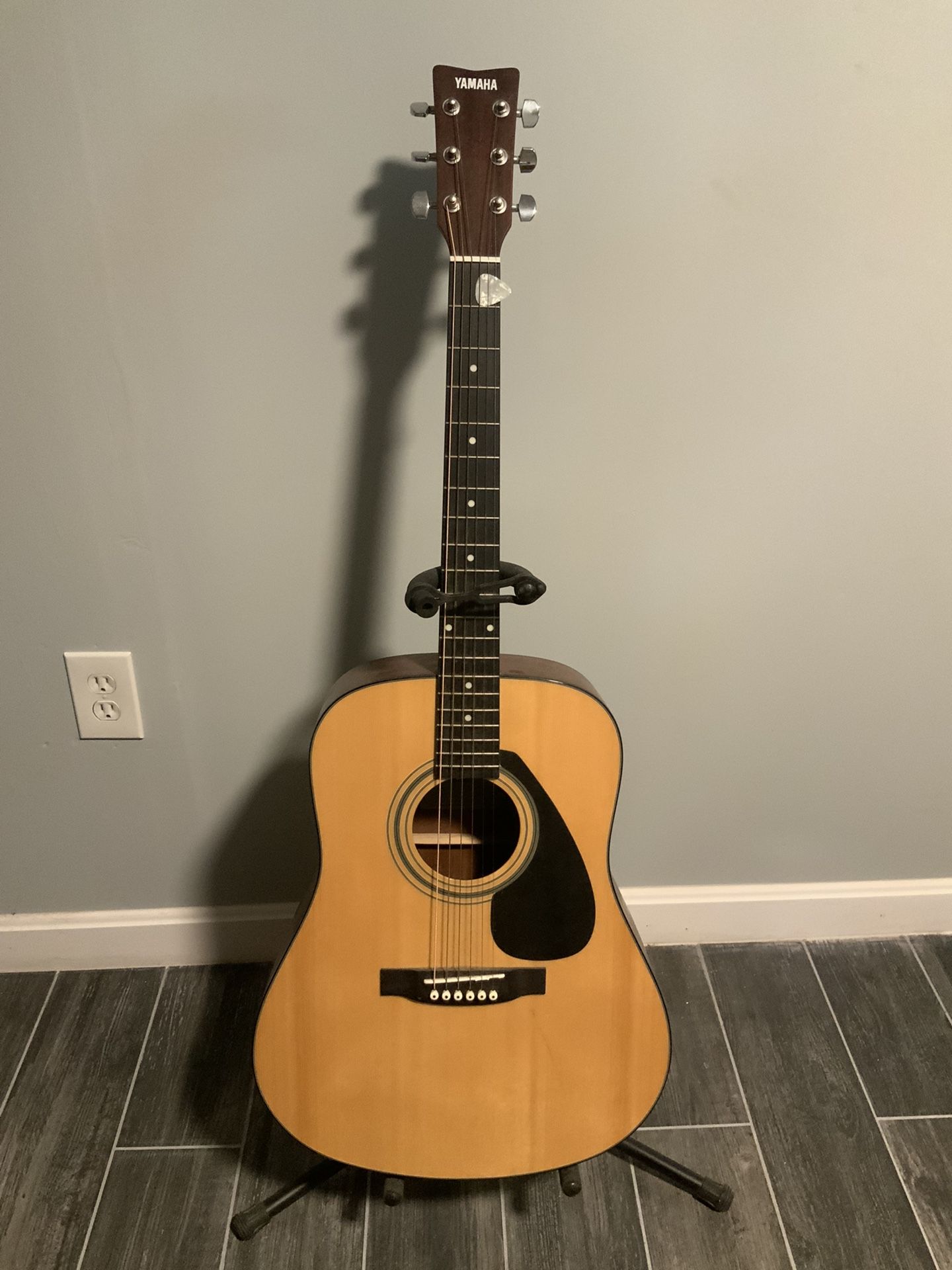 Yamaha Acoustic Guitar