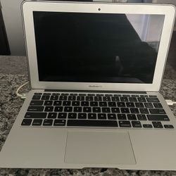 MacBook Air (11-inch, Early 2015) for Sale in Chicago, IL - OfferUp