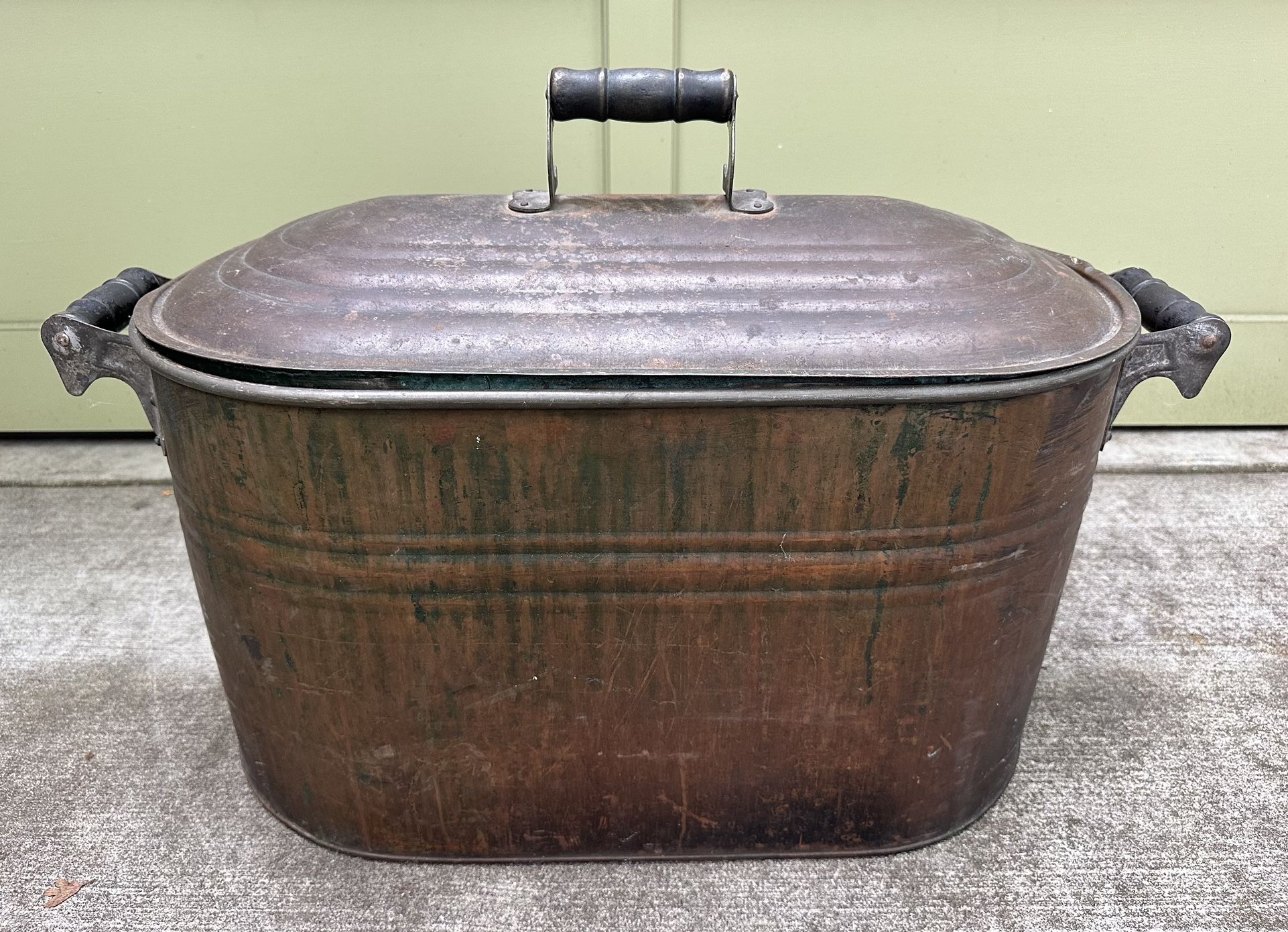 1900s - 1930s Antique Copper Boiler Wash Tub with Wooden Handles & Lid