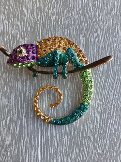 Betsey Johnson Exquisite Golden Enamel Chameleon Reptile Brooch/Pendant W/ Sparkling Purple, Gold, Green & Turquoise Rhinestones
