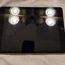 ipad 6th gen 32GB. Charger NOT included 