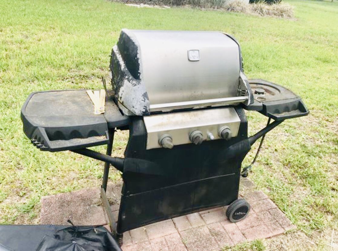 BBQ grill PICK UP ONLY WINTER HAVEN