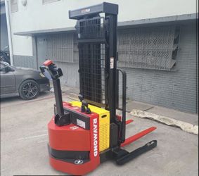 2014 Raymond Stacker Forklift 