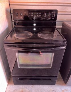 Black Frigidaire Flat Top Stove Oven Range