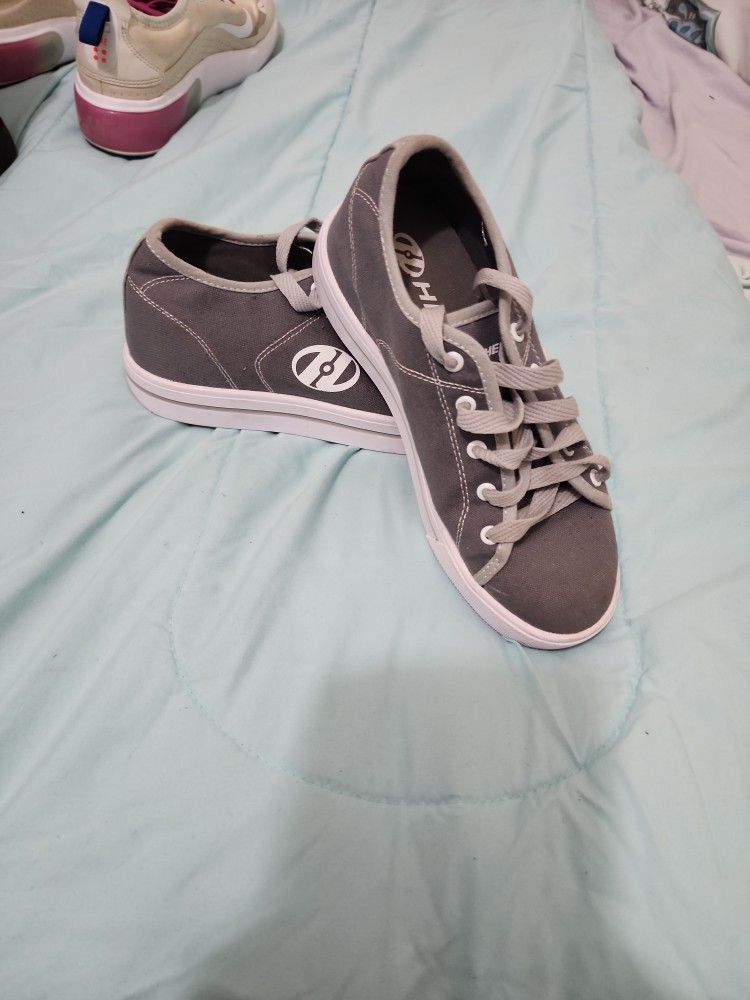HEEYLYS Shoe Gray. Size 5 Kids
