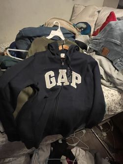 Gap sweater 