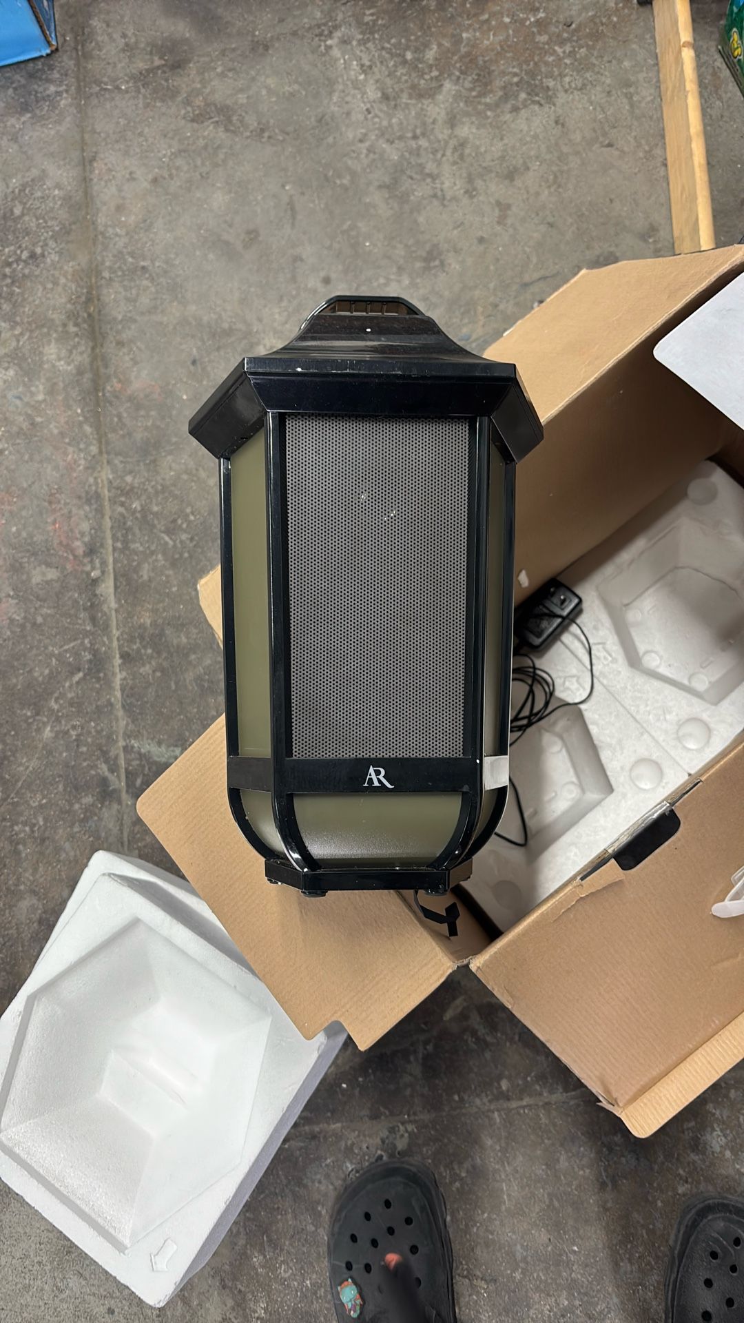 1 Out Door Speaker 5$