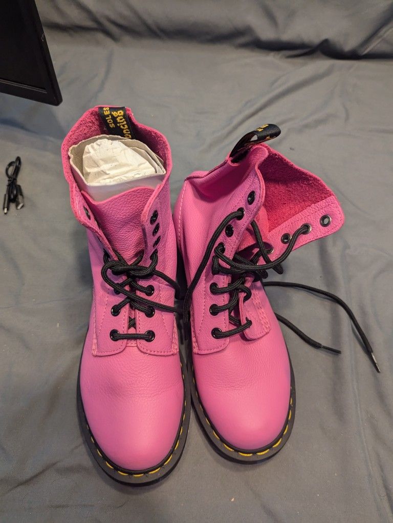 New Doc Martens Women's combat Boots Pink Size 8