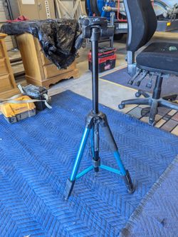 Vicinity 72" Camera Tripod 