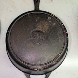 Lodge Cast Iron Skillet With Lid