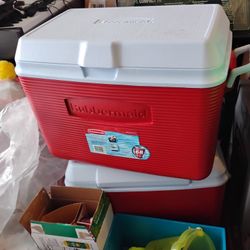 Rubbermaid 48 Quart Hard Sided Cooler 2pcs