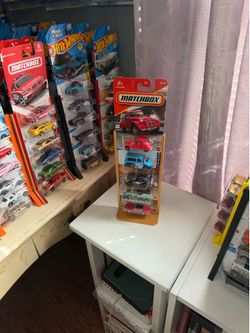 Hot Wheel Car Display (6) cars