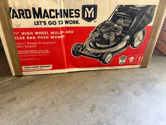 NEW Yard Machines 21” Gas Push Lawn Mower 140cc Briggs & Stratton With Bagger