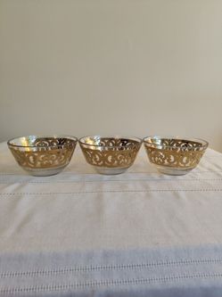  22k Gold Scrolling Mid Century Georges Briard Glass Bowls, Set Of 3, Signed, 4"

