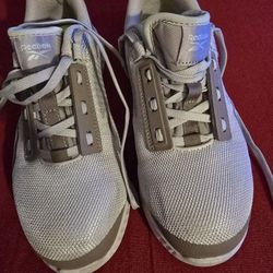 WOMAN REEBOK SHOES SIZE 7.5