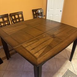 Counter Height WOOD Dinning Room Table  with 4 chairs