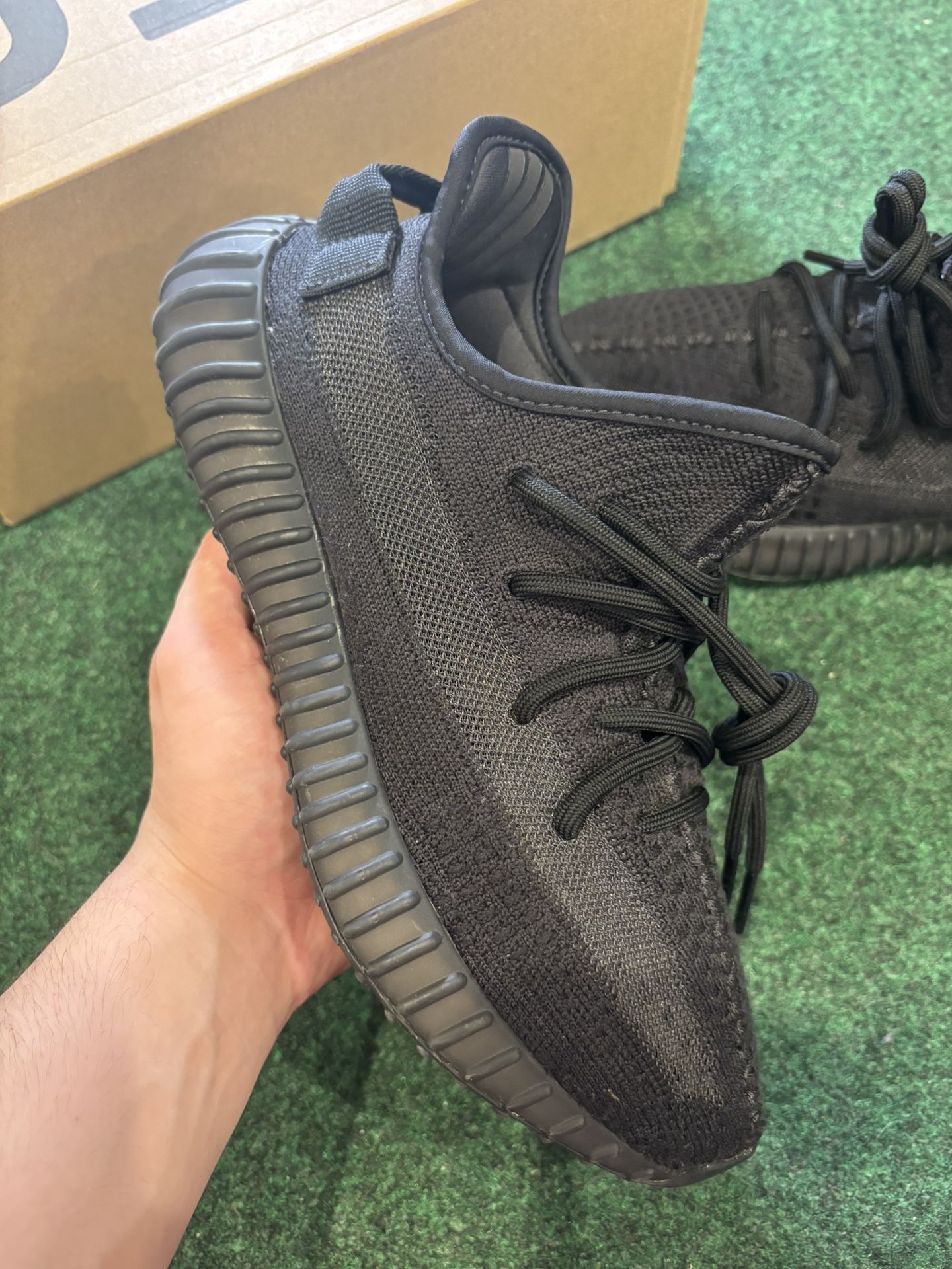 YEEZY 350 OYNX SIZE 7M