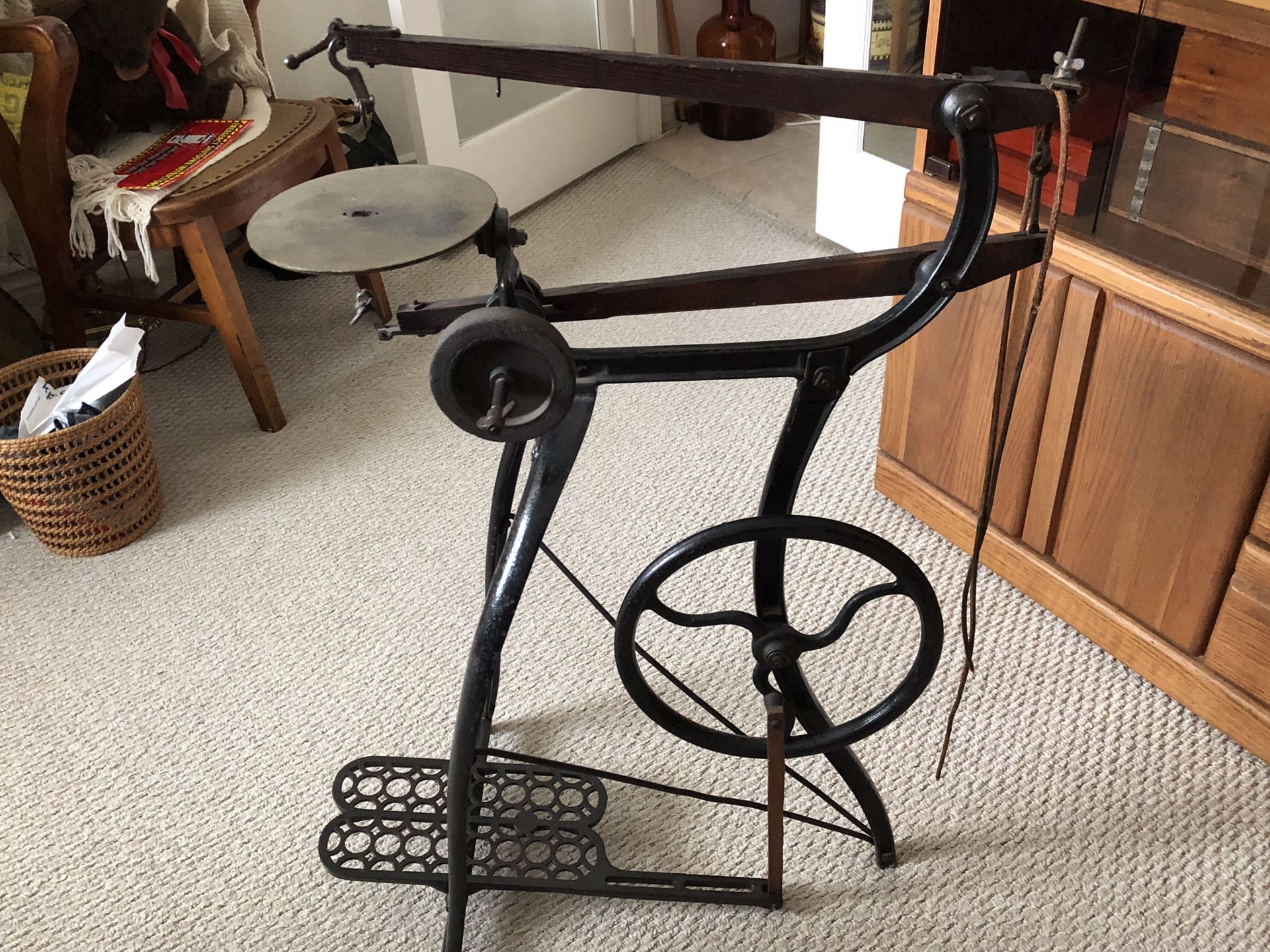 Antique treadle scroll saw w/sharpening wheel