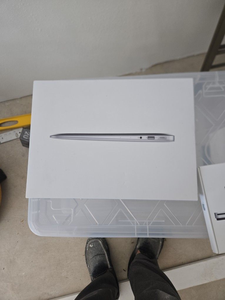 MacBook Air Box & USB Superdrive With Box