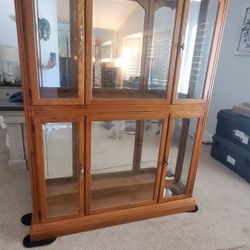 Curio, China Cabinet From Pulaski Furniture Collection