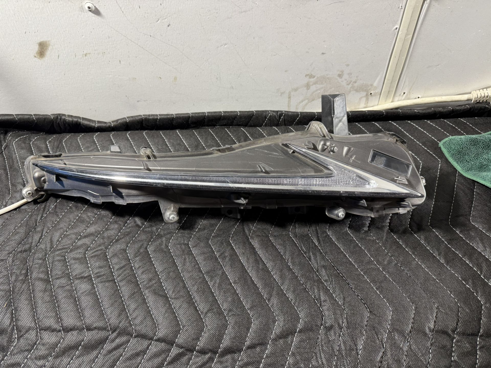 2017-2019 LEXUS IS250 IS350 FRONT RIGHT PASSENGER FOG LIGHT HALOGEN OEM