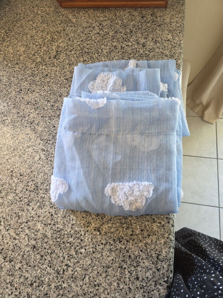 Cortinas Baby Blue With Clouds