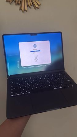 Apple MacBook (M3 chip)