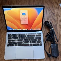 MacBook Pro 13” 2017/8GB RAM/256GB SSD/Good battery/Fully Functional 