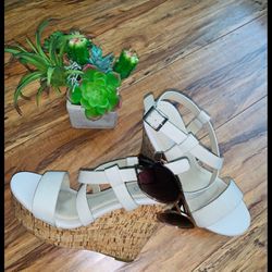Buccō capensis Beautiful cream wedge heels For Sale!!!