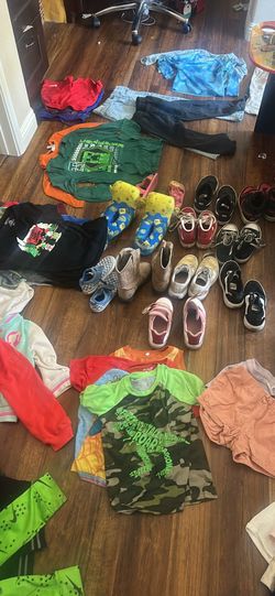 Kids Clothes - BOYS AND GIRLS - NIKE, VANS, JEANS, JACKETS , SHOES