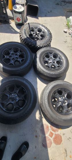 Jeep Wrangler wheels Tires 17