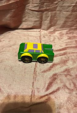 2006 Sonic LowRider Lemon Lime Big rims Toy Car KidsMeal Wacky Pack 135