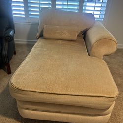 Vintage Chaise Lounge Free- Pick Up By Saturday 12/13 Noon 