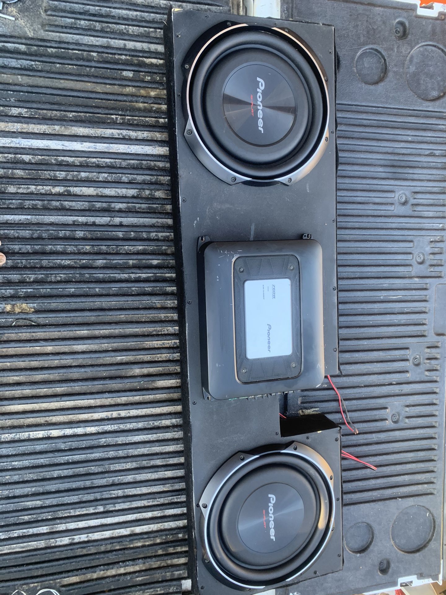 380$. Two sub pioneer Shalow 12” box trucks f150. 2000 to 2005 or any trucks single cabs