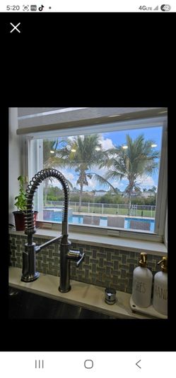 Kitchen faucet with pull down spray feature