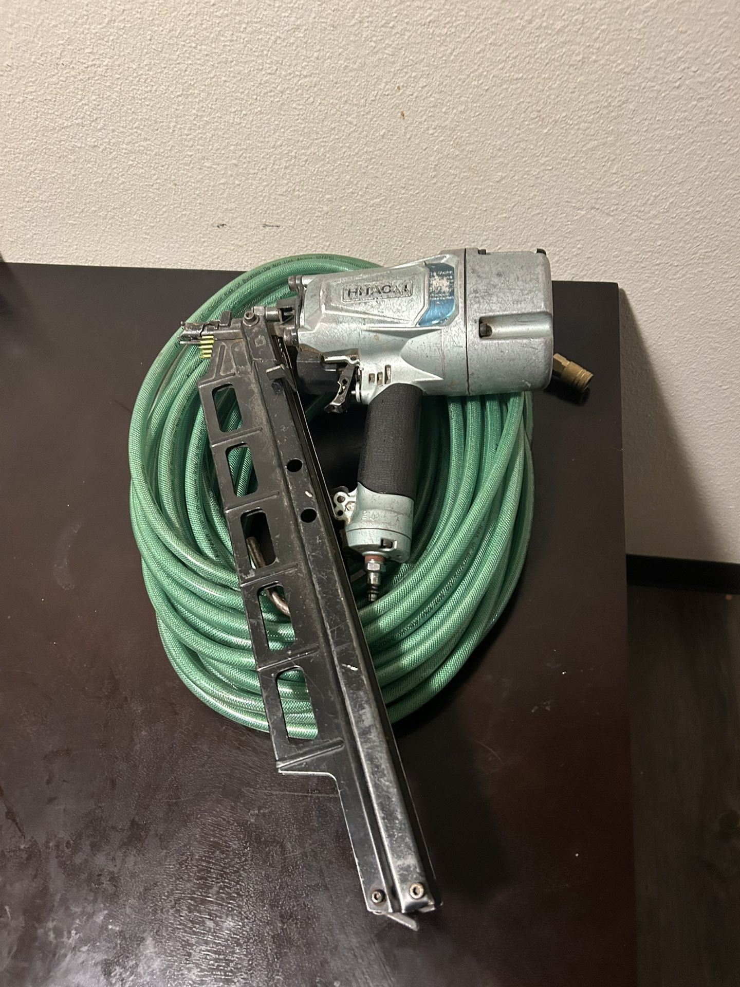 Hitachi Nail Gun .3/8 And Hose 100’ Ft