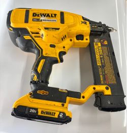 Dewalt 20V Brusheless Brad Nailer