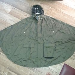 Raincoat Dark Green , Size Small New Brand Puma