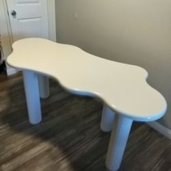 Dining Table (Irregular Cloud Shaped)