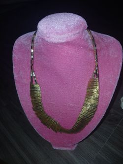 Gold cleapatra chocker