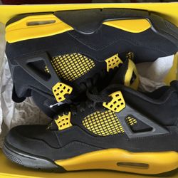 Air Jordan 4 “thunder” Size 11