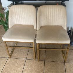 2 Silla Por 30.00  O. Una Por $20.00