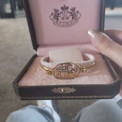 A Really Cute Gold plated Juicy Couture bracelet 