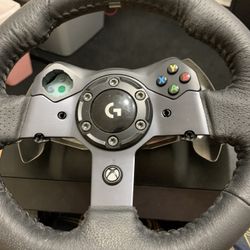 G920 XBOX RACING WHEELS AND PEDALS. 