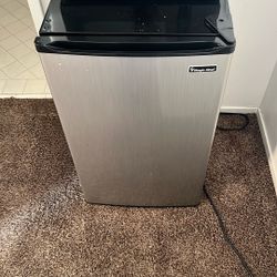 Mini Fridge 
