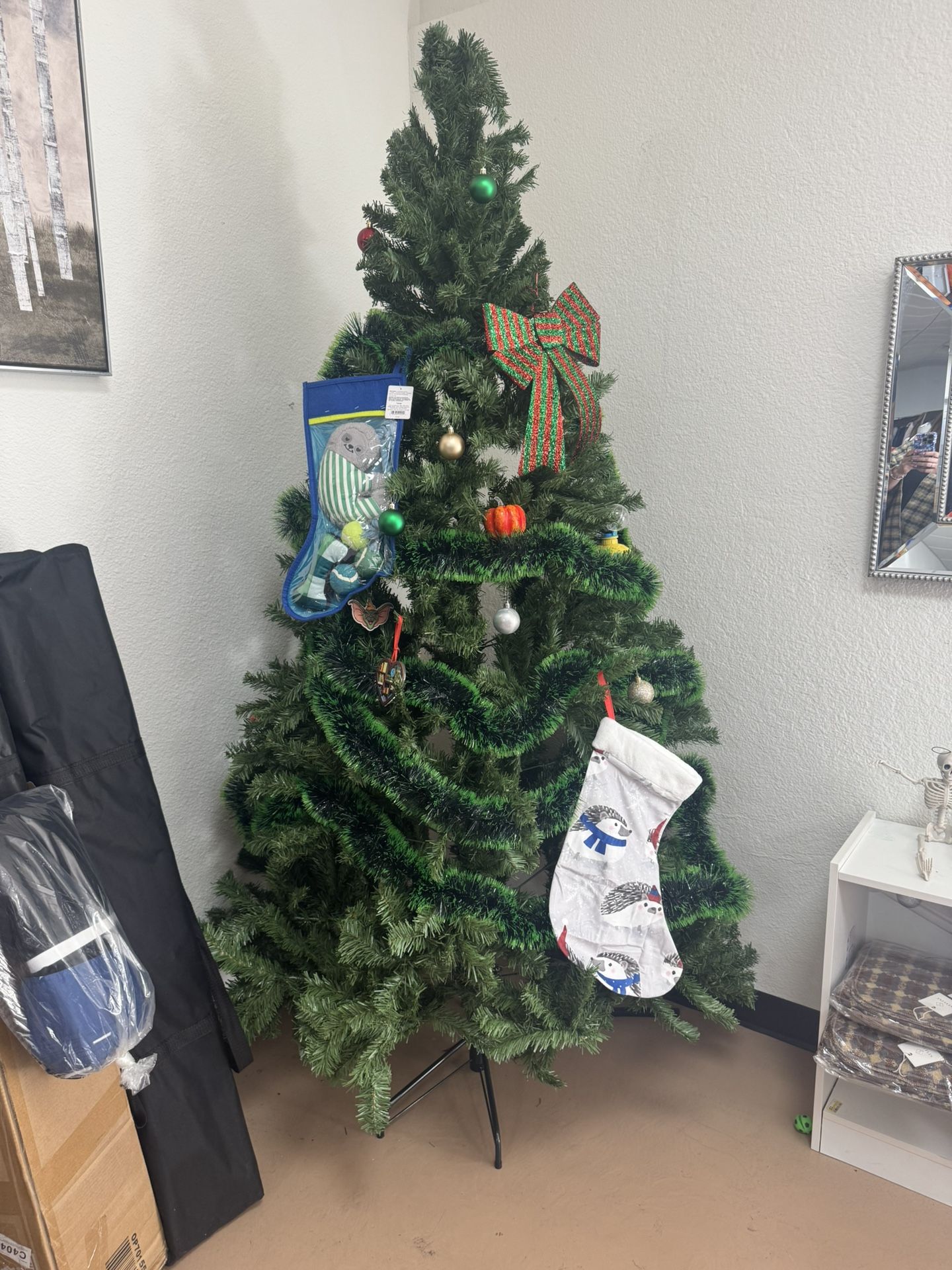 🎄 Cute Pre-Lit Style Artificial Christmas Tree w/ Stand & Decor 🎄