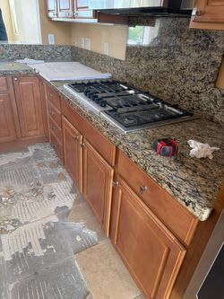 36" 5-Burner Stainless Gas Cooktop, Built-In, Used Good