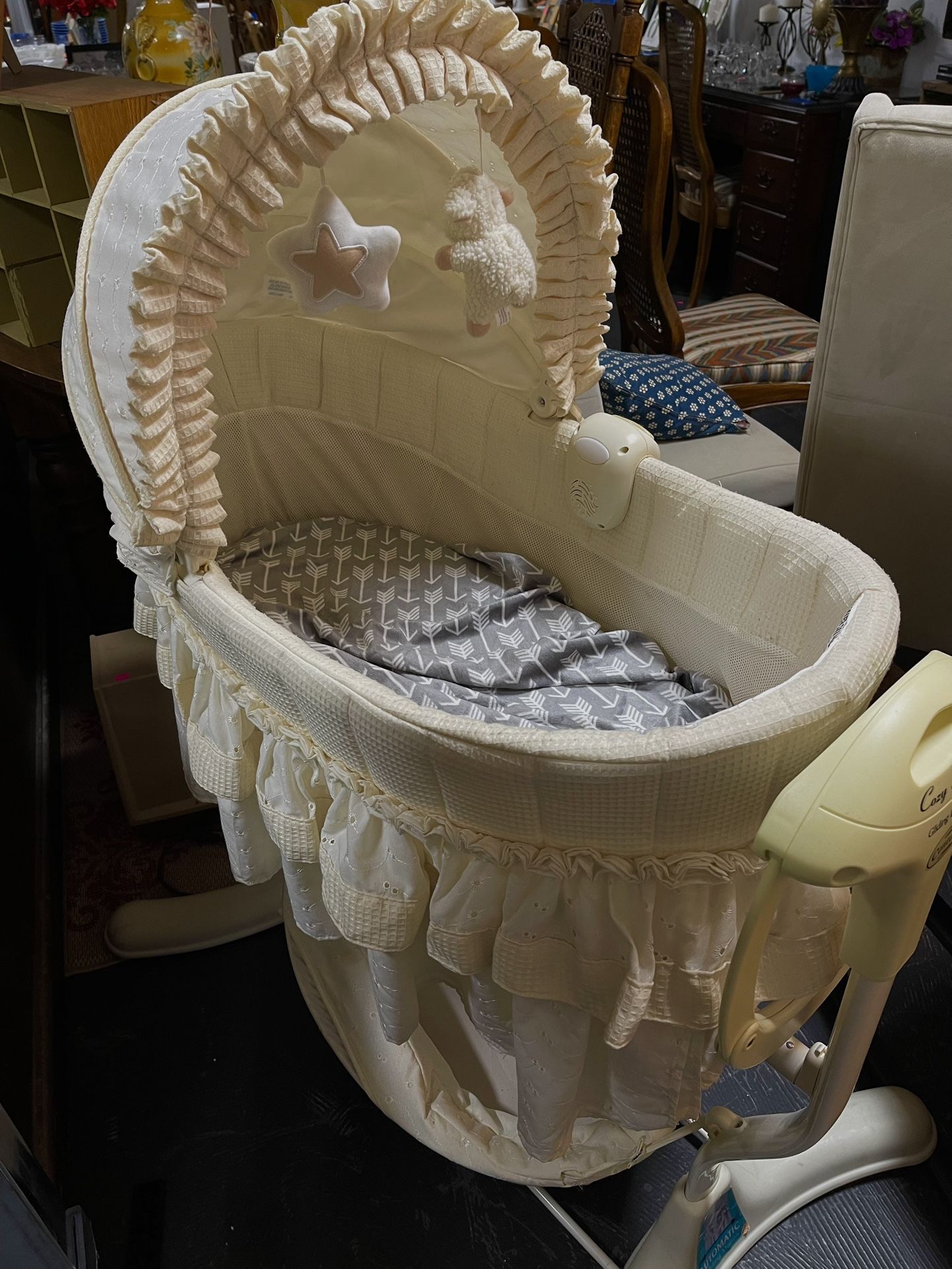 Kolcraft Cuddle 'n Care Rocking Bassinet
