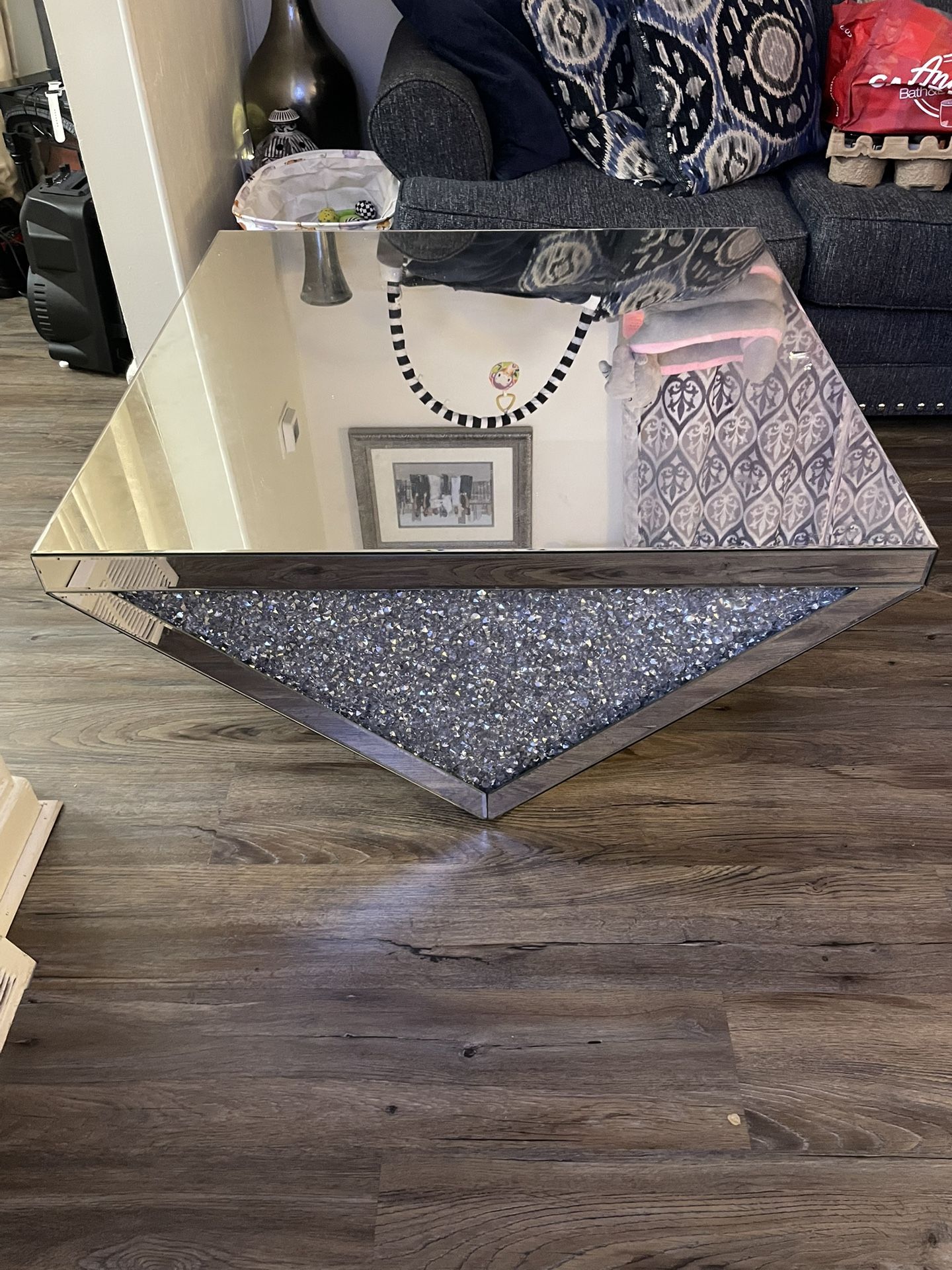 Living room Table And Two End Tables