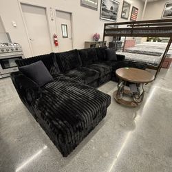 SECTIONAL 